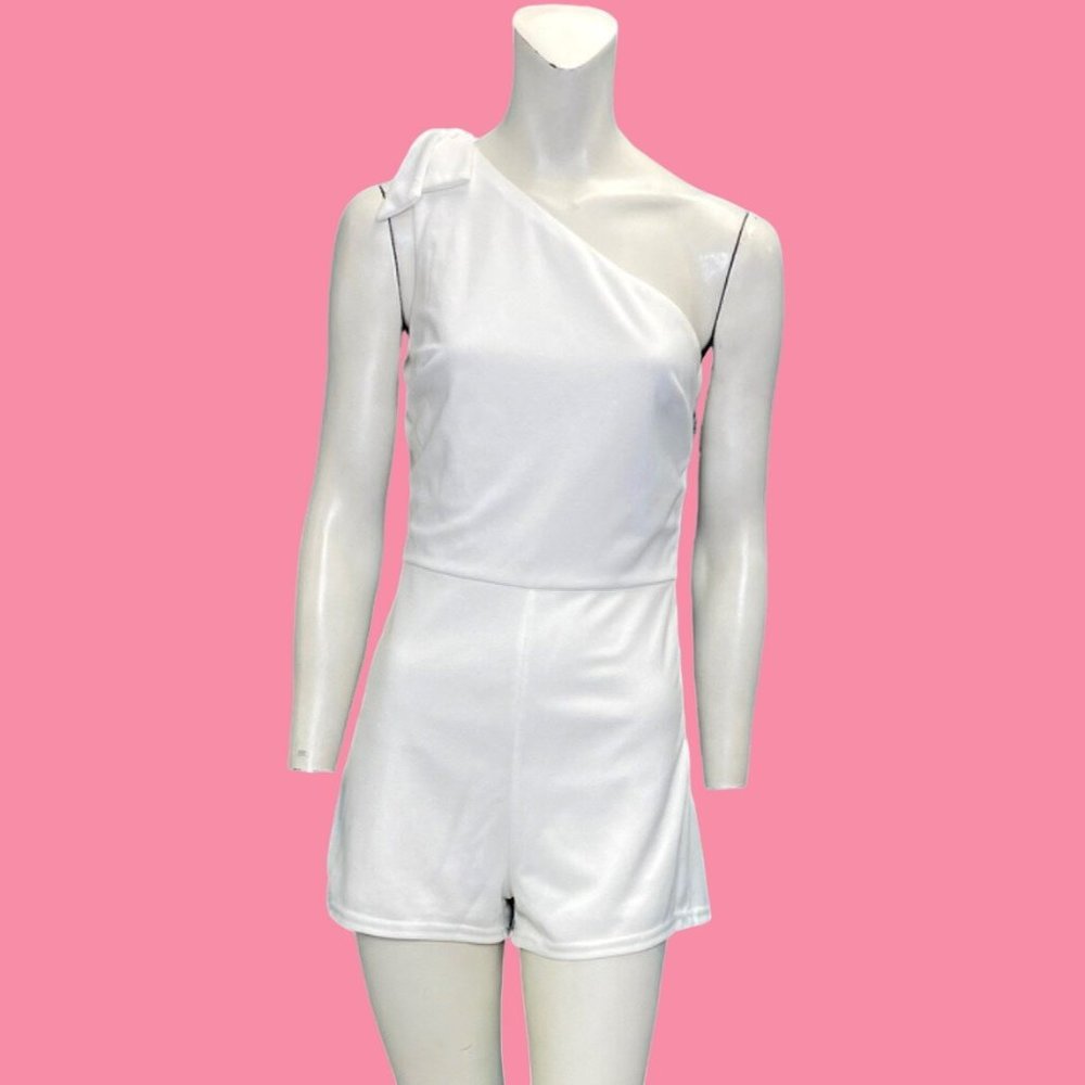 She + Sky One Shoulder Self Tie Strap Romper White Size Large NWT